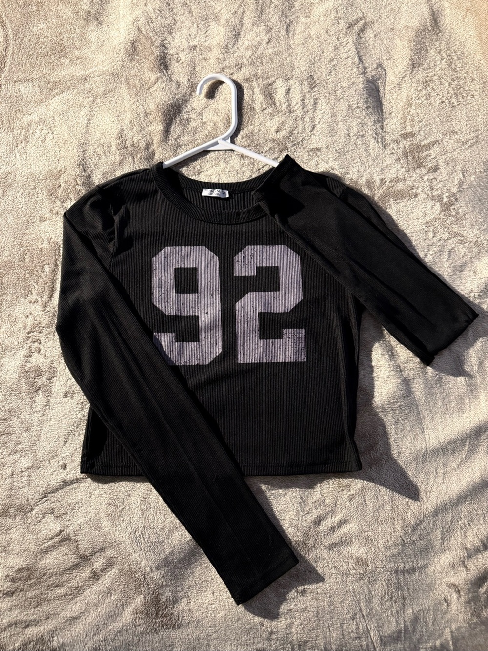 ARDENE - Black Ribbed Long Sleeve Crop Top with Light Gray '92' Graphic
